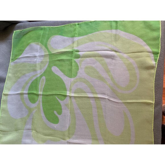 Vintage Womens Green & White Scarf 27”x27” - Picture 3 of 8